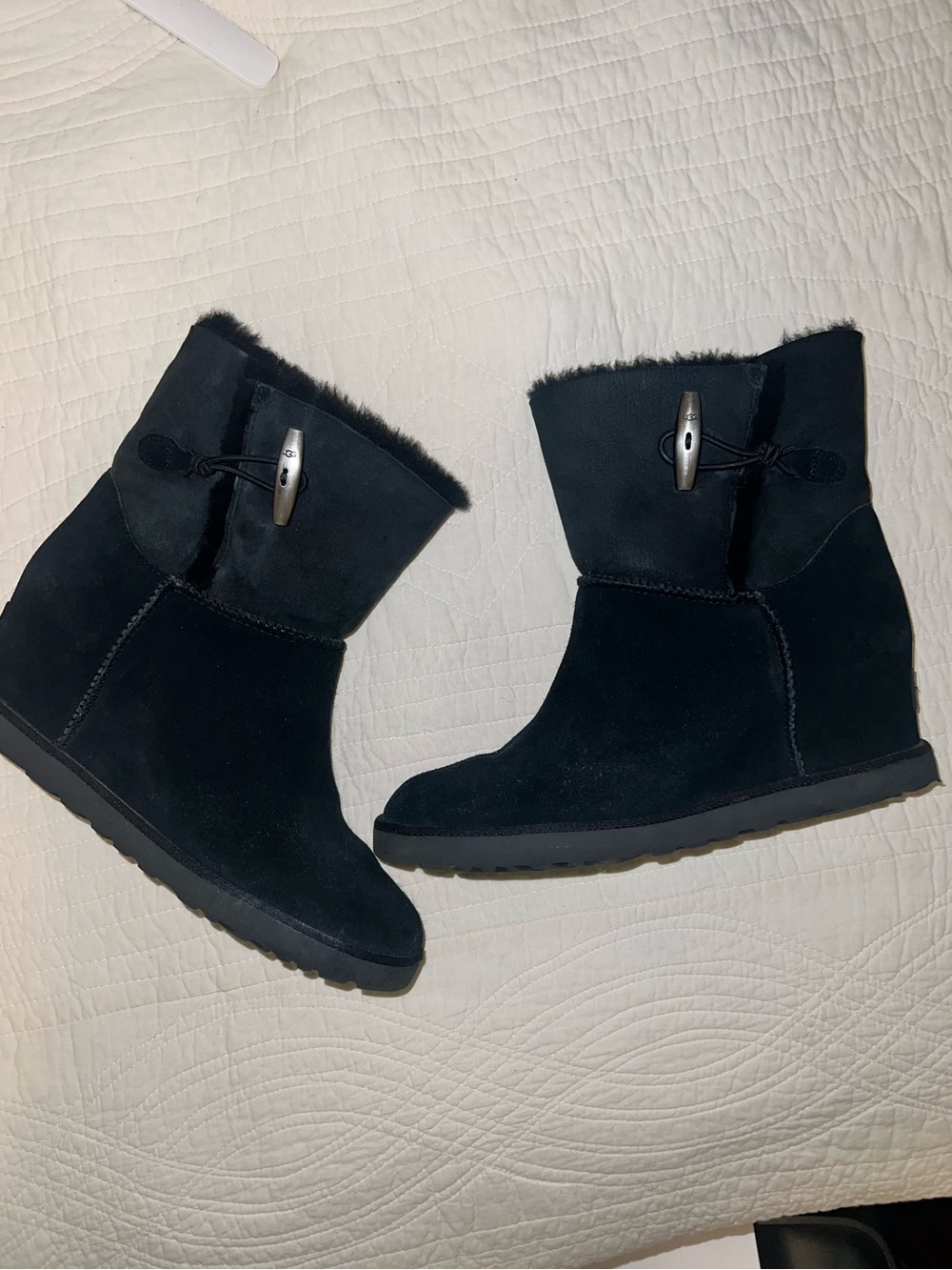 UGG Wedged Black Boot with Clasp